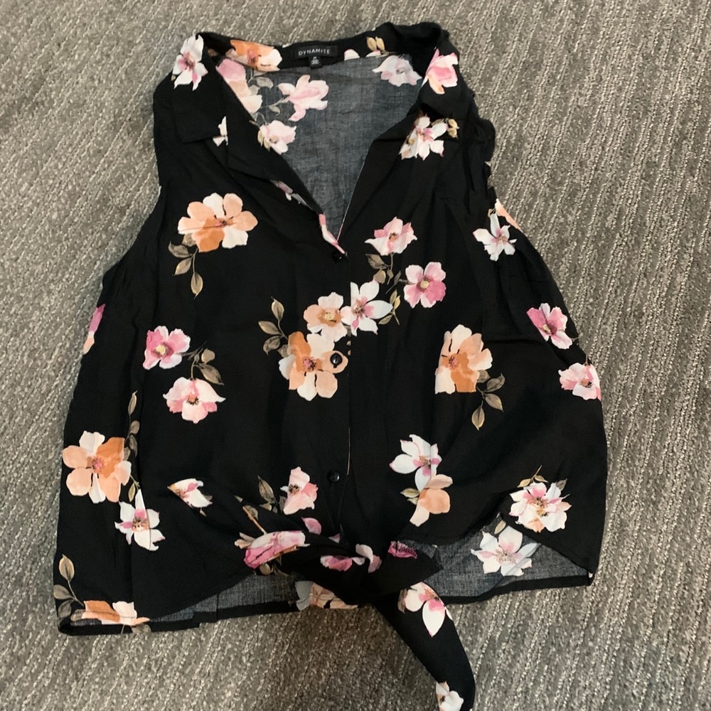 Dynamite Floral Tie Front Shirt Size Medium